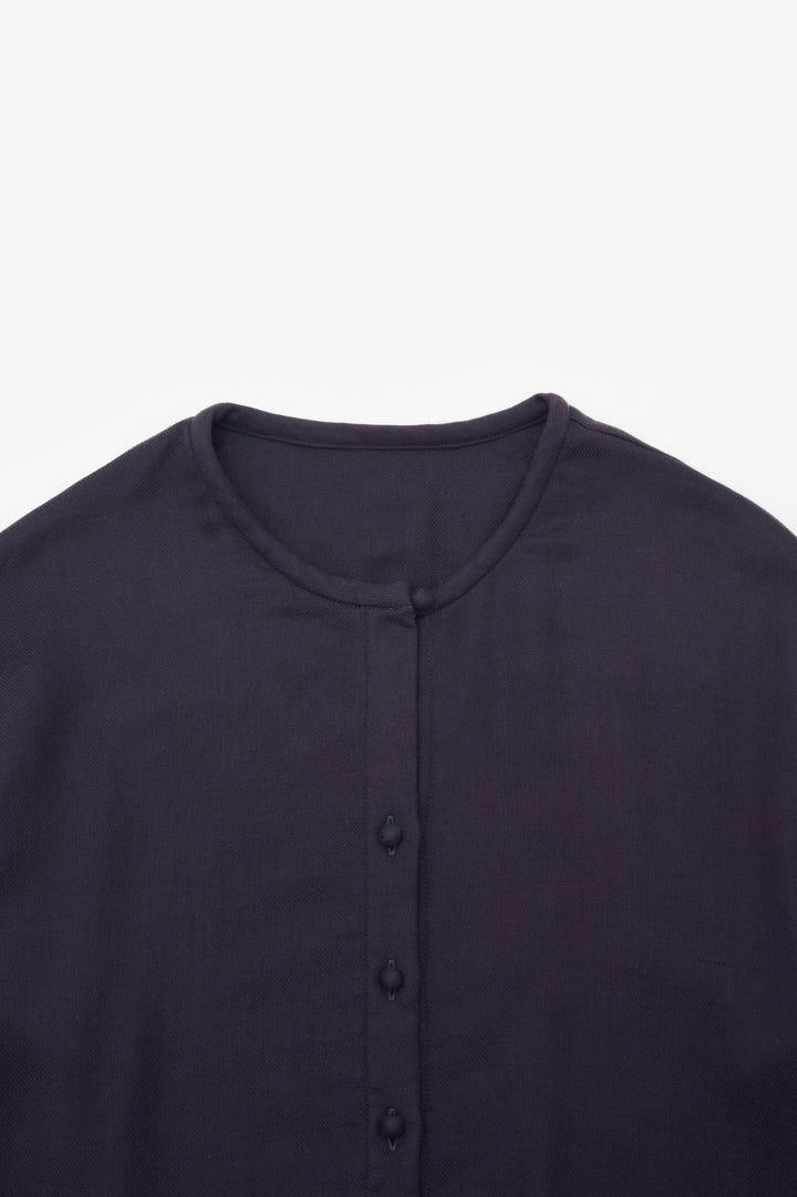 slit blouse<br> AB242B859<br> navy 