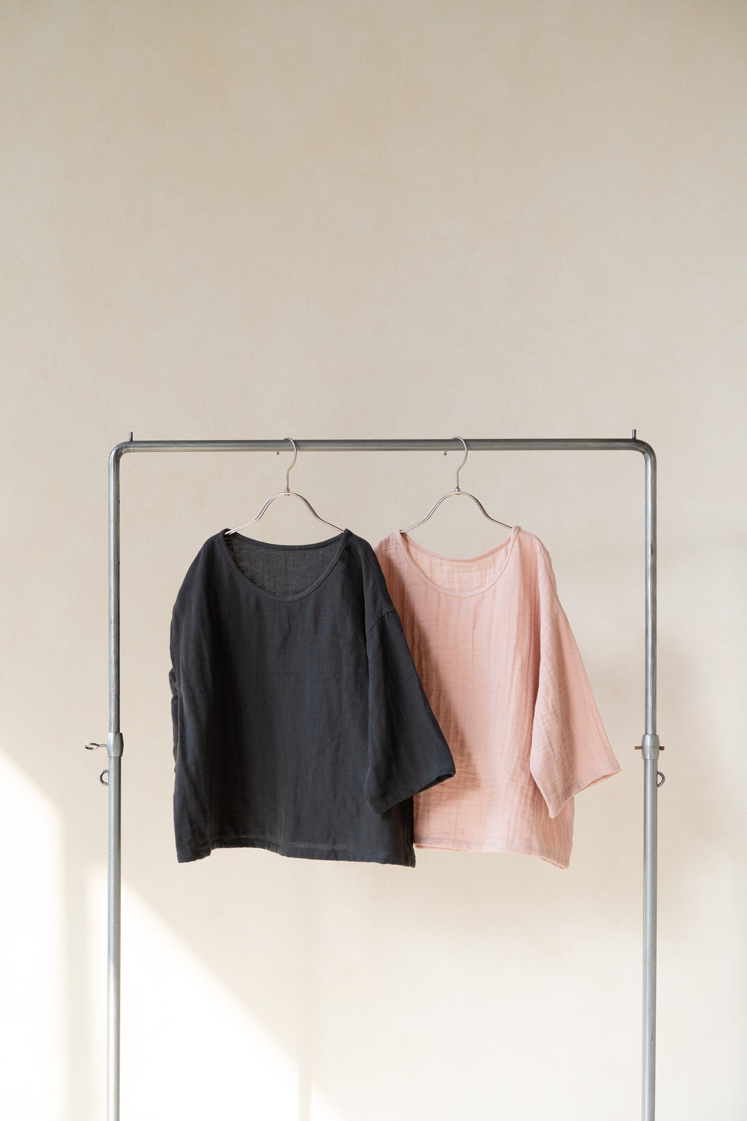 Tシャツ<br>平綾織<br>ダークグレー