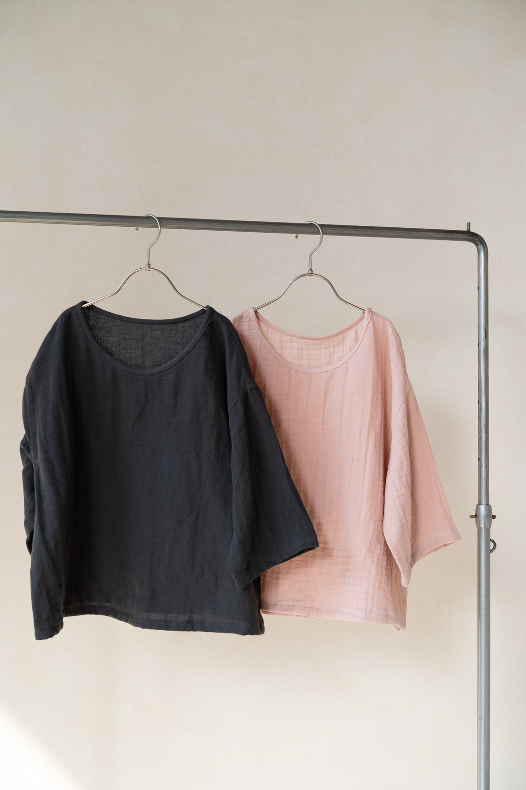 Tシャツ<br>平綾織<br>ダークグレー