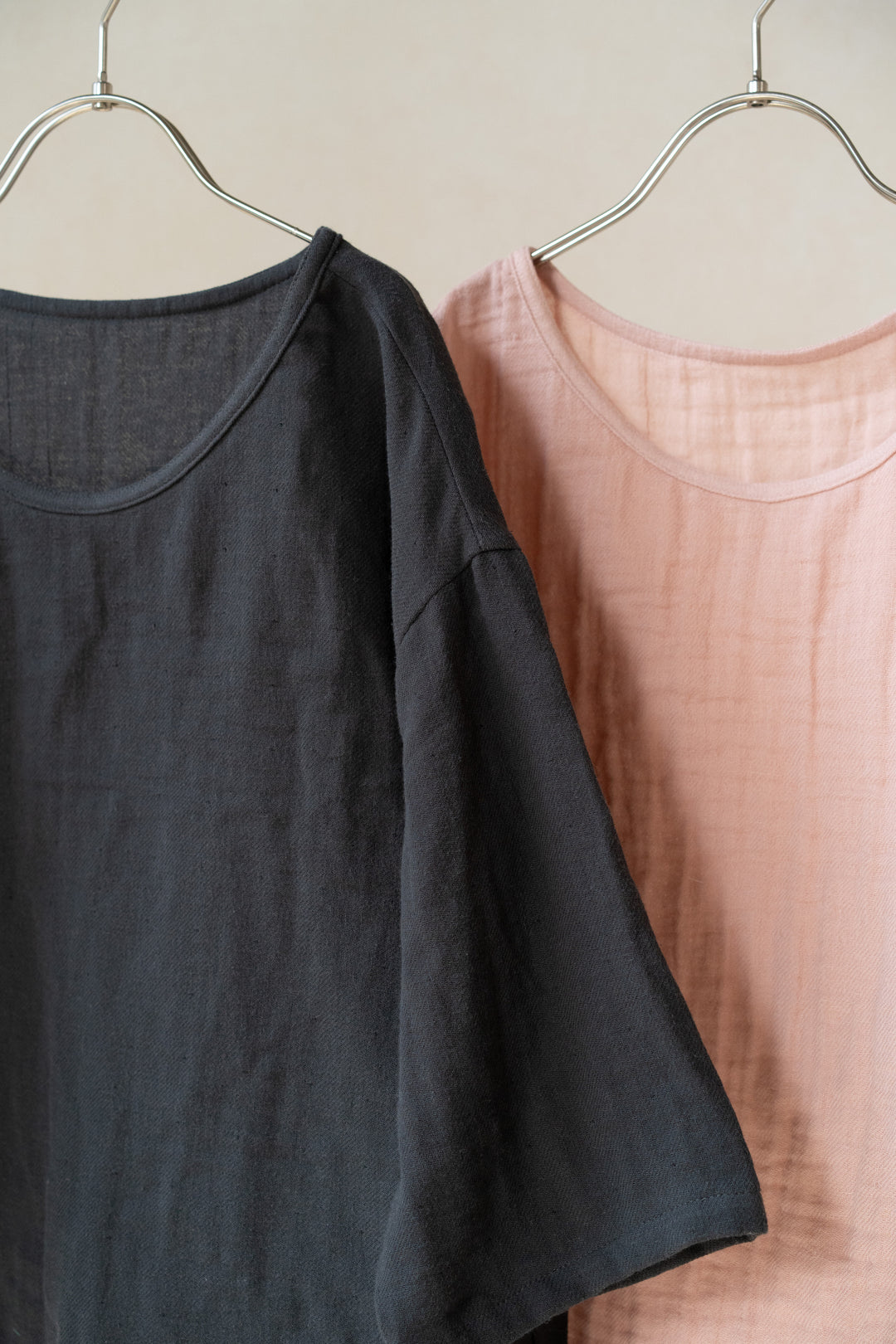 Tシャツ<br>平綾織<br>ダークグレー