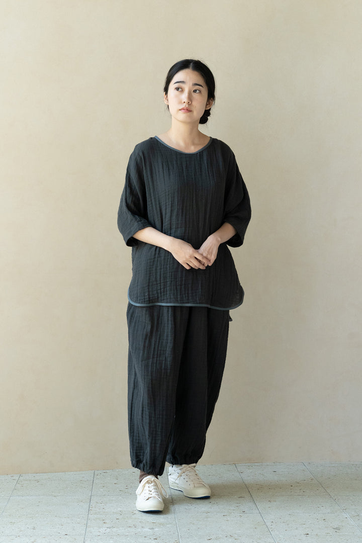 Set up drop shoulder gathered pants<br> AT4620B859AS4630B025<br> navy dungarees 