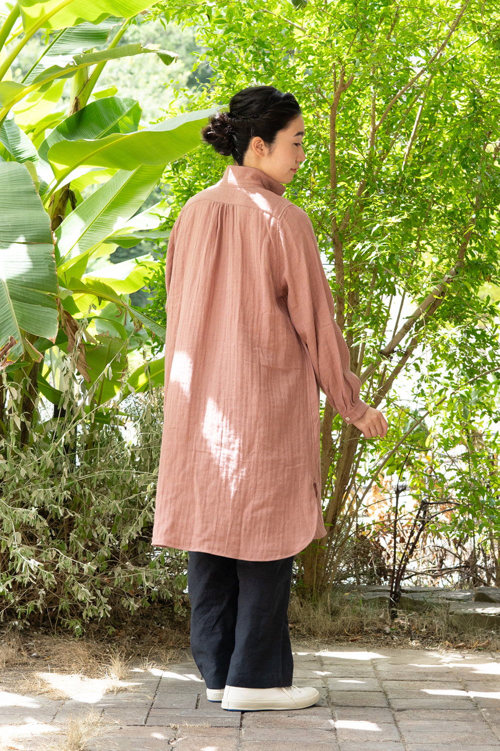 ロングブラウス<br>綿麻　濃紺