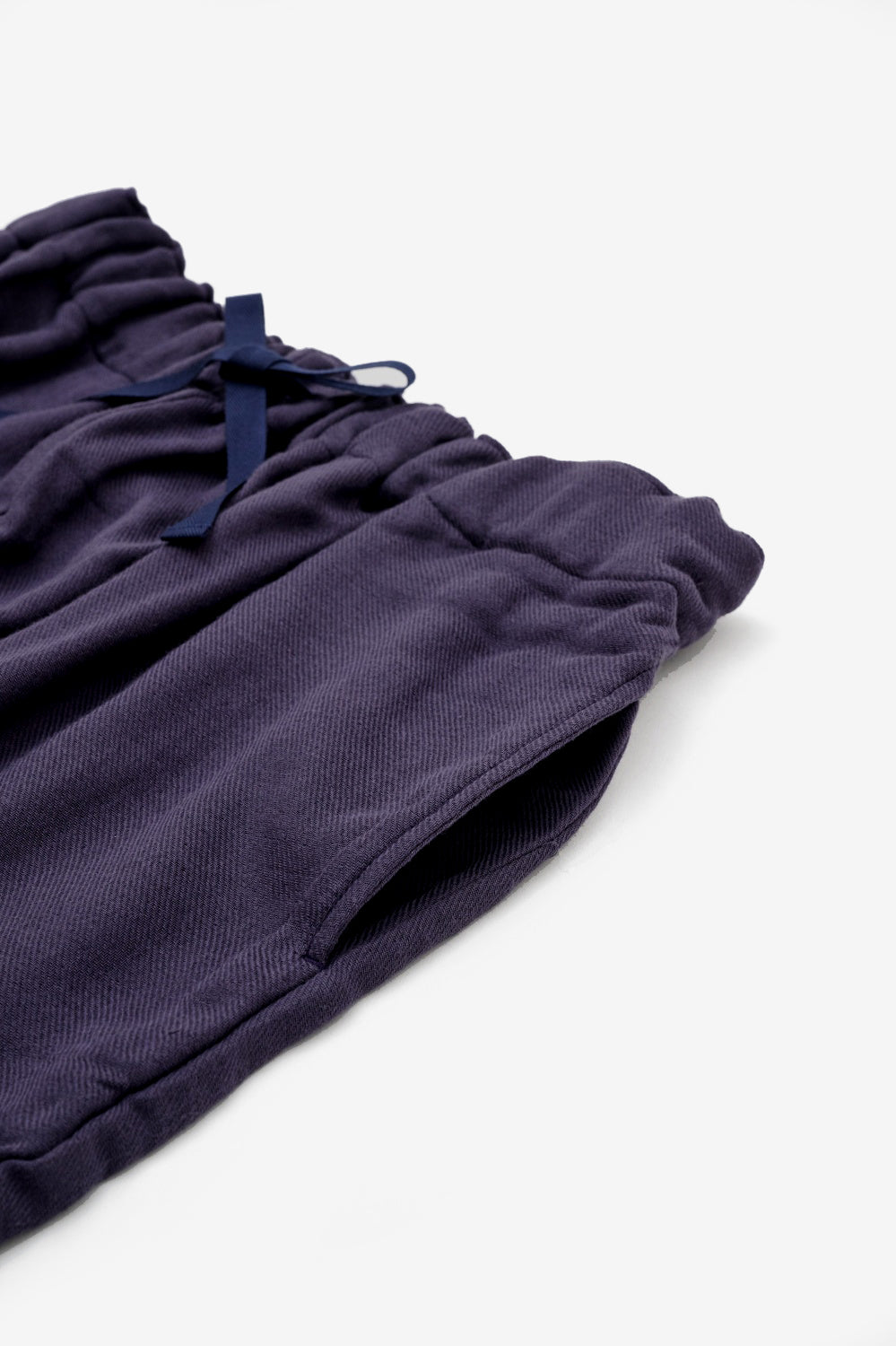 Set up drop shoulder gathered pants<br> AT4620B859AS4630B025<br> navy dungarees 