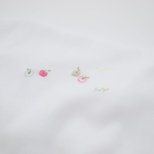 ベビーボックスシーツ<br>手刺繍　りんご